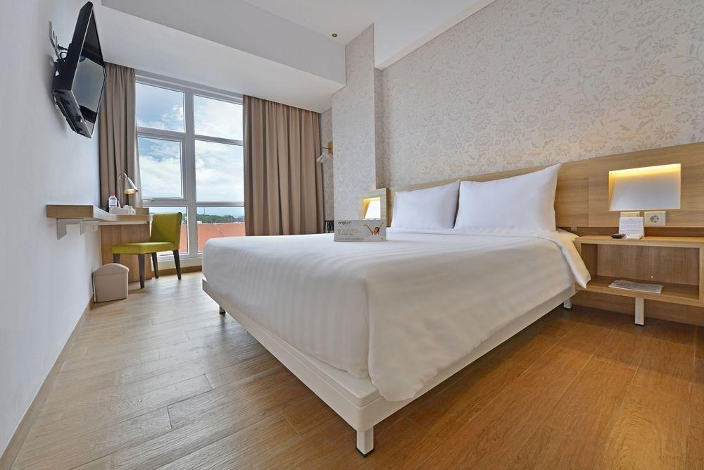 Whiz Prime Hotel Basuki Rahmat Malang Exterior foto
